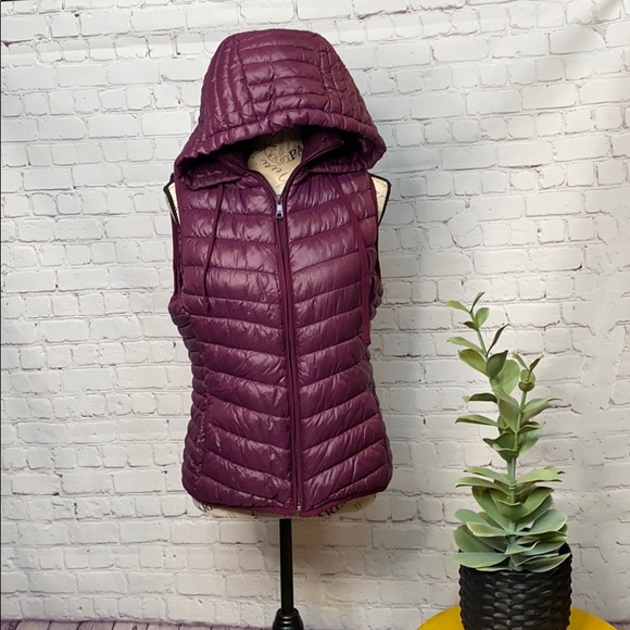 Old Navy Active puffer hood zip up S eggplant vest